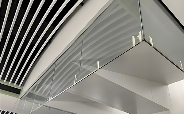 和政玻璃挡烟垂壁