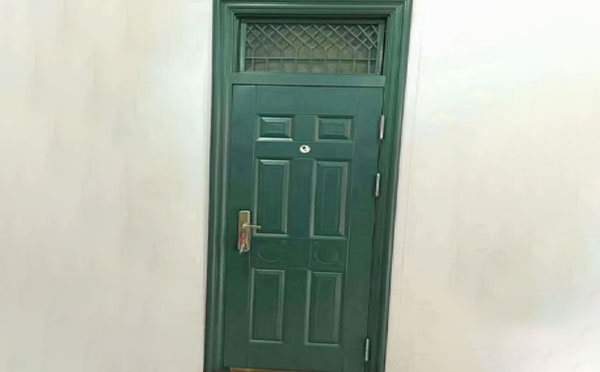 和政学校教室门