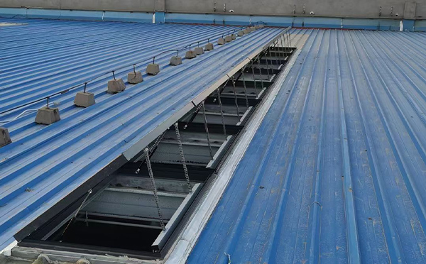 某城市大型商业综合体中庭和政排烟窗工程