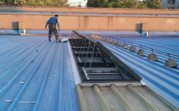 某区域性物流仓储中心和政排烟窗系统安装项目