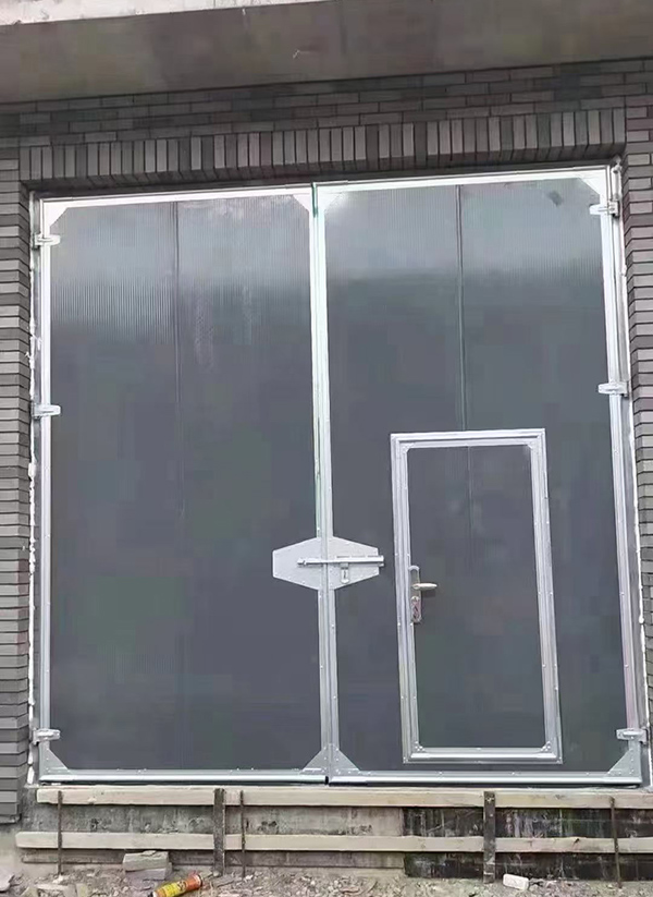 和政工业平开门在大型设备制造车间的应用实例