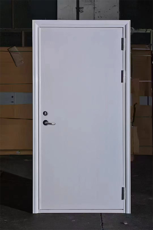 社区活动中心加装和政防火门保障居民安全